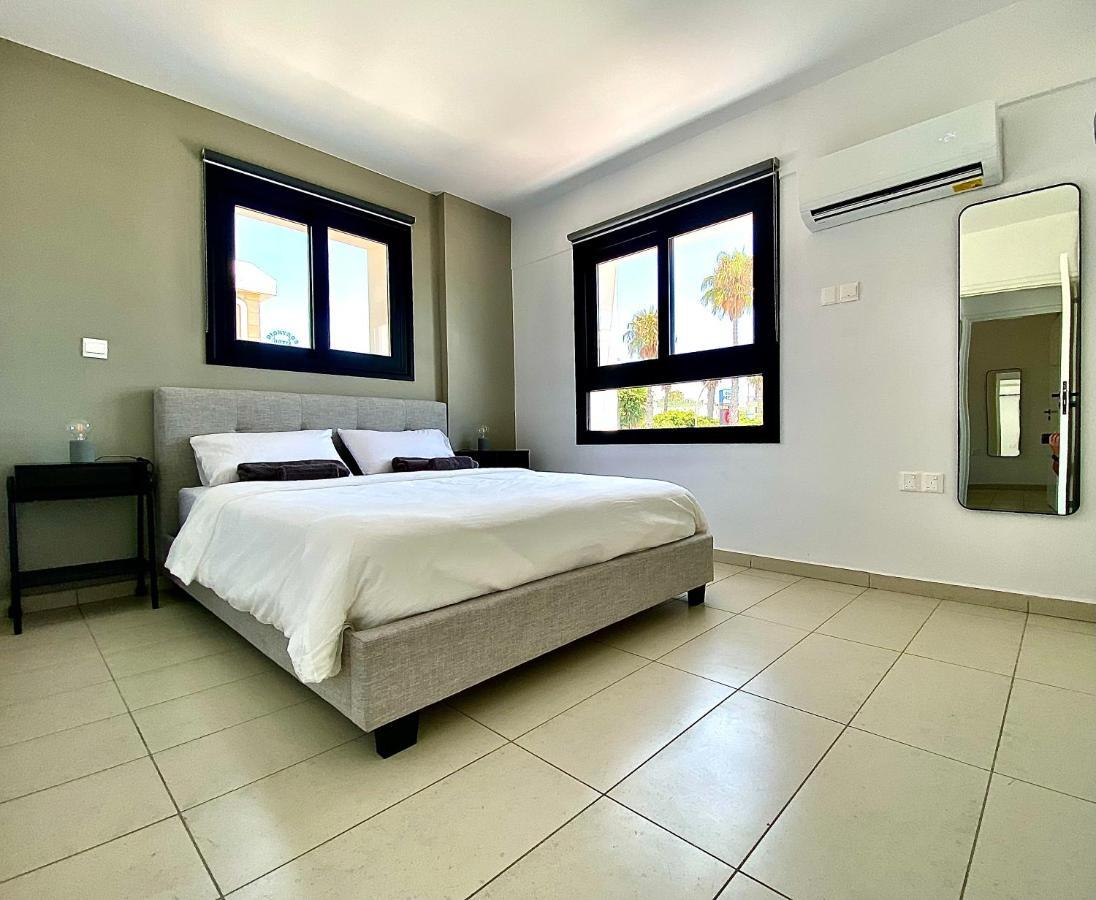 Sea La Vie #2 - Luxury Seaview Apartment Paphos Buitenkant foto